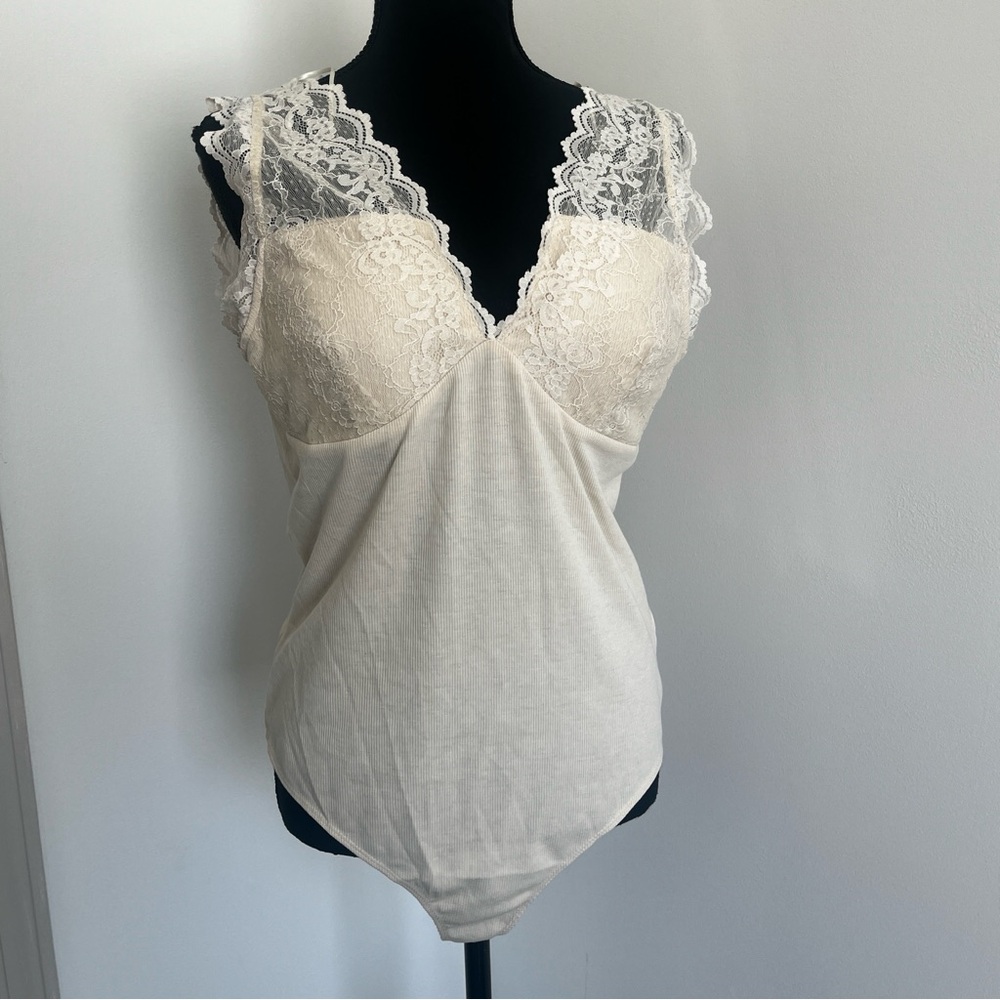 NWT HEYSON Lace Trim Ribbed Bodysuit – Cream/Ivory – Size L